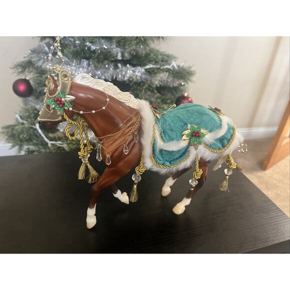 Breyer Holiday Christmas 2019 Minstrel Horse. Nice!! - Picture 9 of 10
